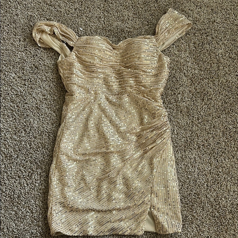 Elegant Sequin Dress in Gold